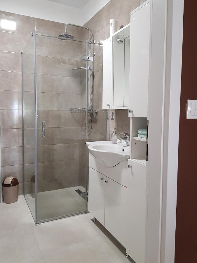 Apartmani Milutin Brodarica  Exterior foto