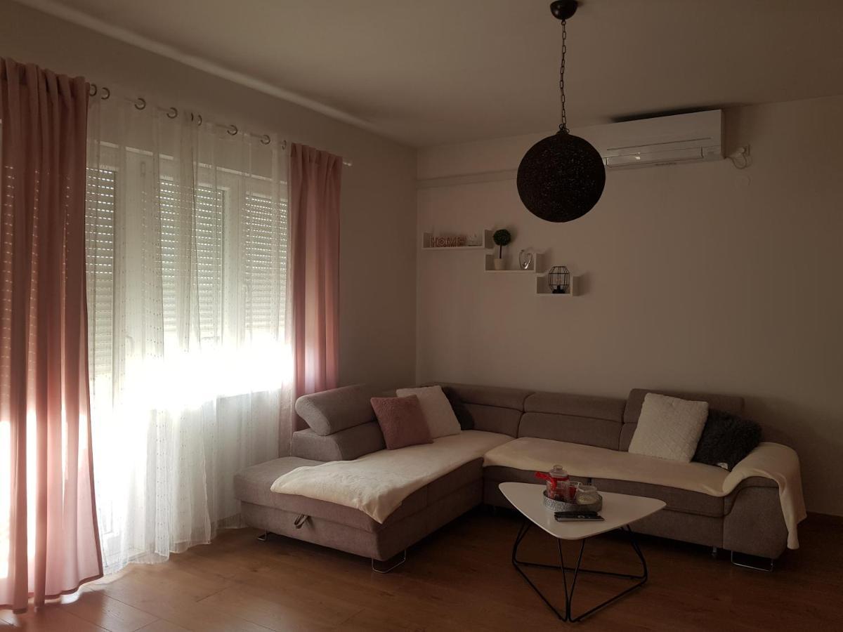 Apartmani Milutin Brodarica  Exterior foto